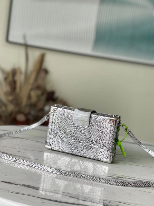 Alice Bags- Louis Vuittons  - 15878