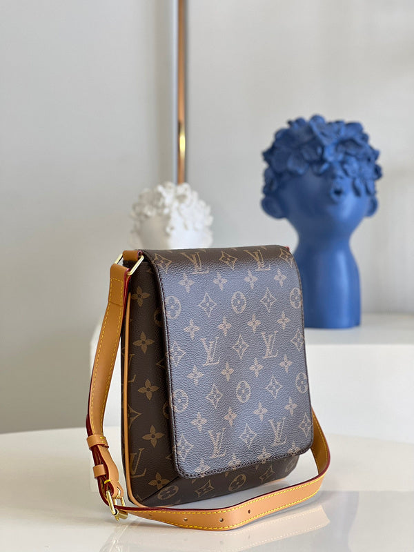 Alice Bags- Louis Vuittons  - 16414