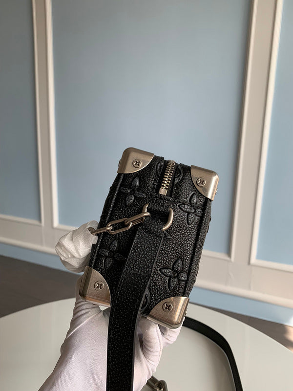 Alice Bags- Louis Vuittons  - 16097