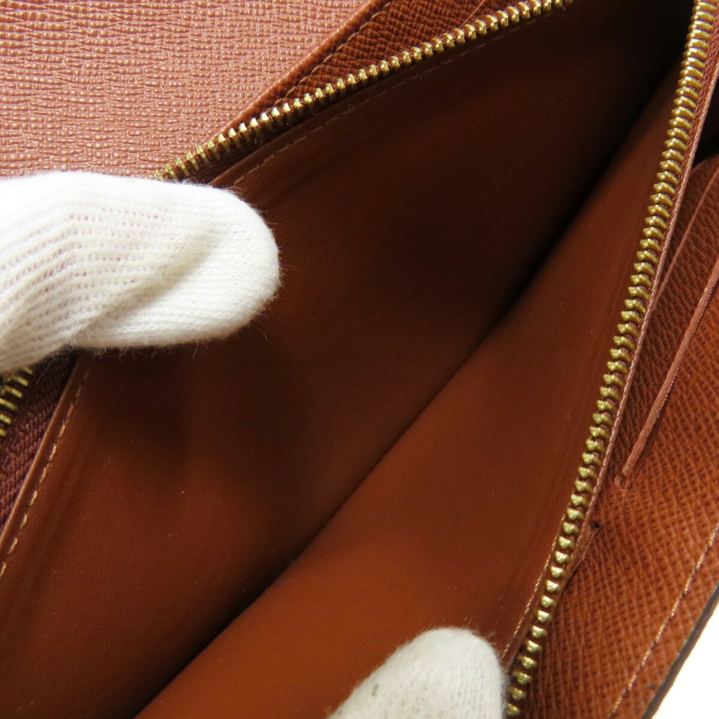 Louis Vuitton  Monogram Monogram Long Wallet (Bi-Fold)