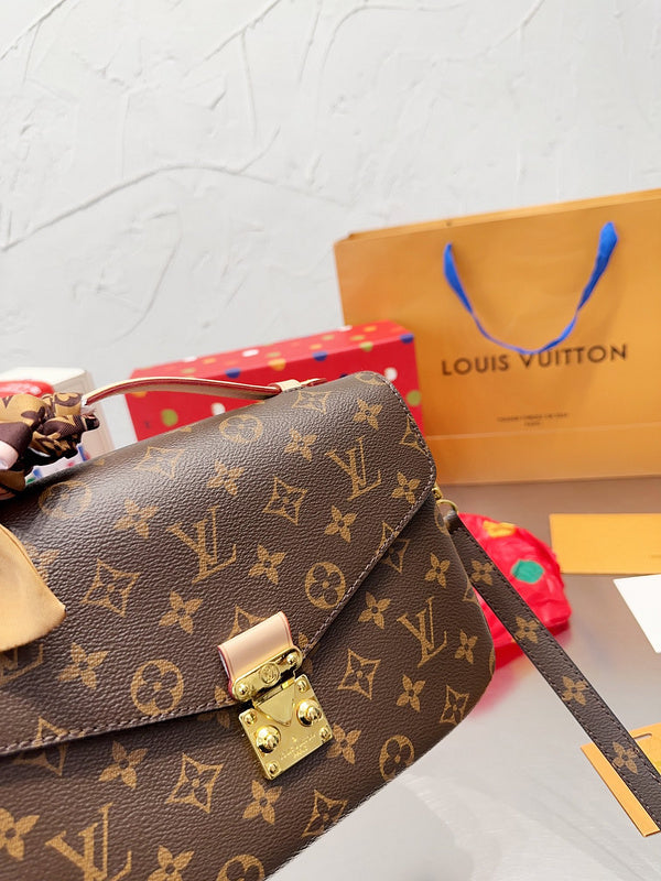 Alice bags - Louis Vuittons  - 15059