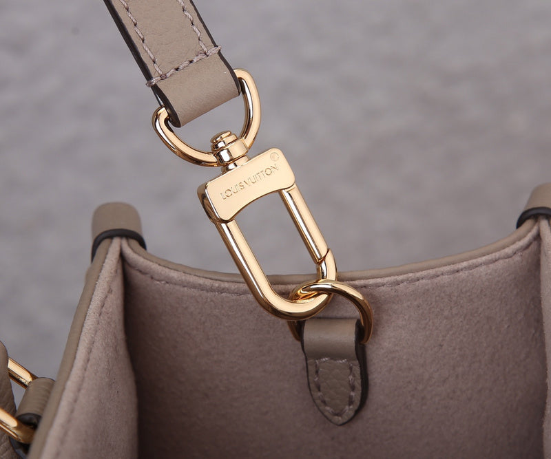 Alice Bags- Louis Vuittons  - 16737