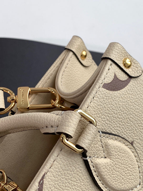 Alice Bags- Louis Vuittons  - 16403