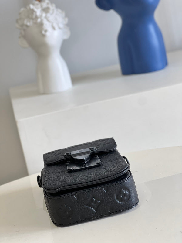 Alice Bags- Louis Vuittons  - 16426