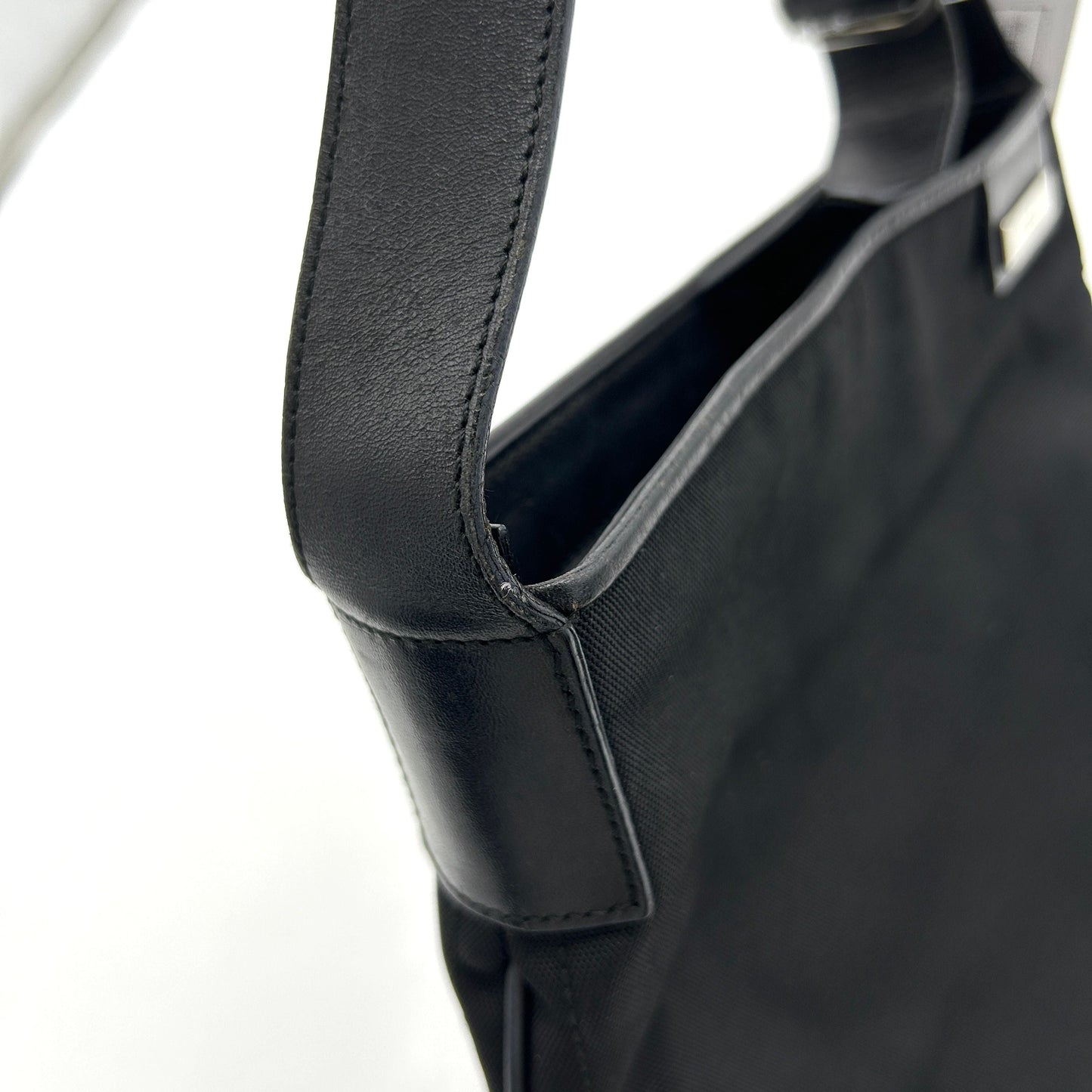 Gucci Nylon Shoulder Bag Vintage - Black Shoulder Bags, Handbags gu3308cc