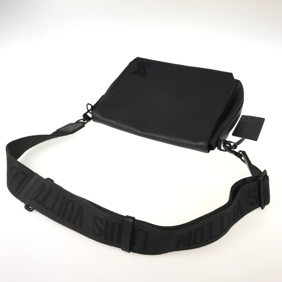 LOUIS VUITTON Aerogram Takeoff Messenger M57080 Messenger bag