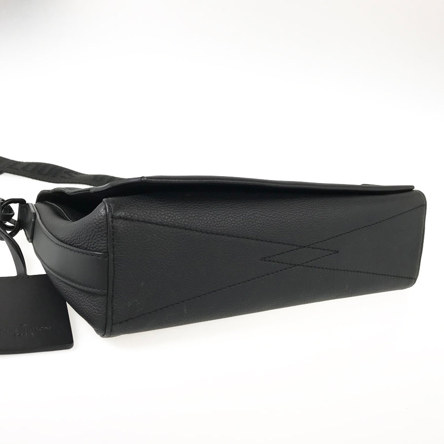 LOUIS VUITTON Aerogram Takeoff Messenger M57080 Messenger bag