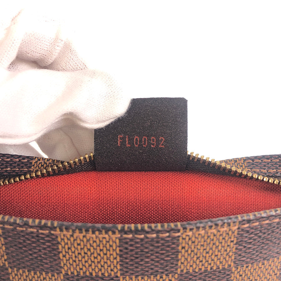 LOUIS VUITTON Attached strap missing item Optional shoulder strap included Pouch