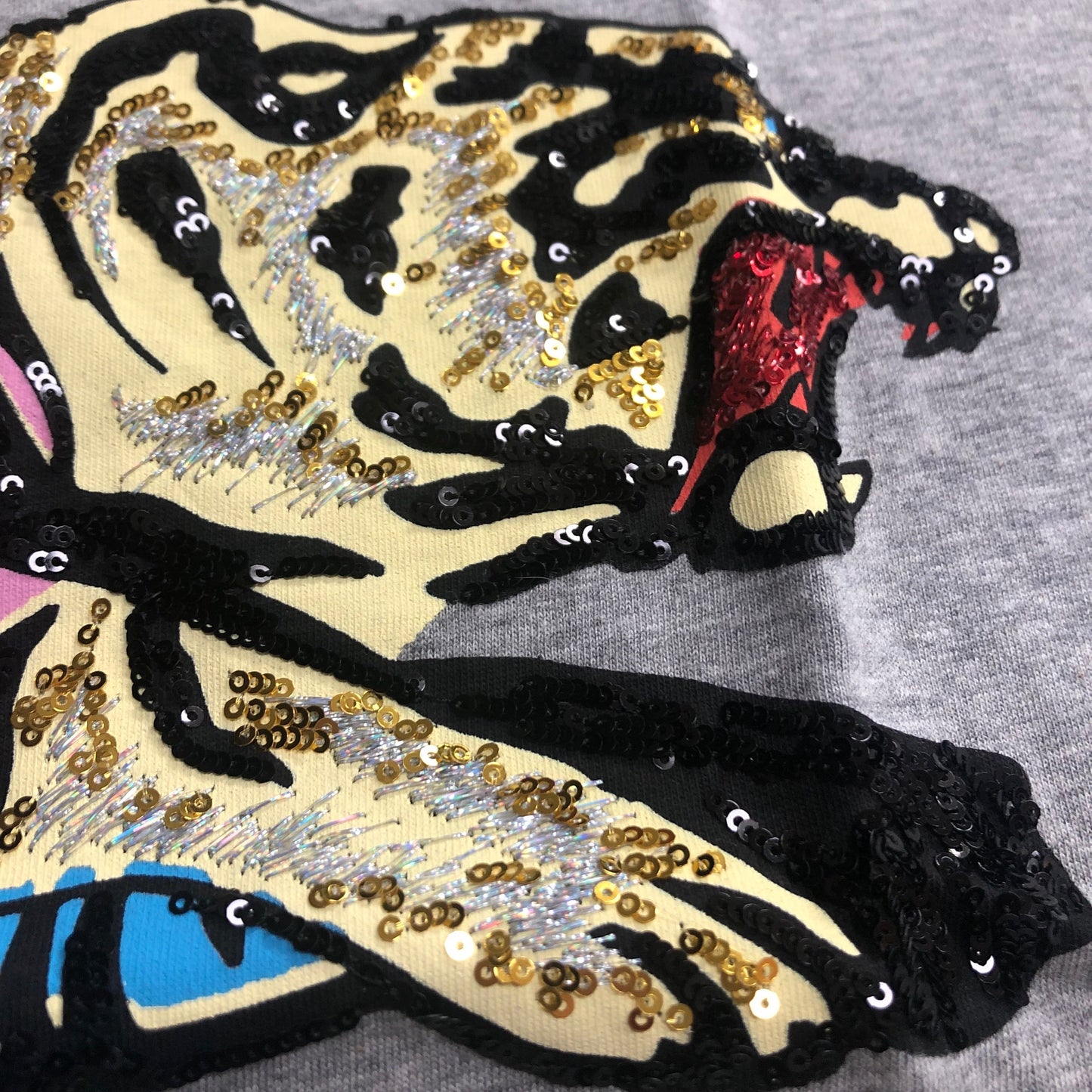 Gucci Oversized Cotton Gray T-shirt with Sequin Tiger