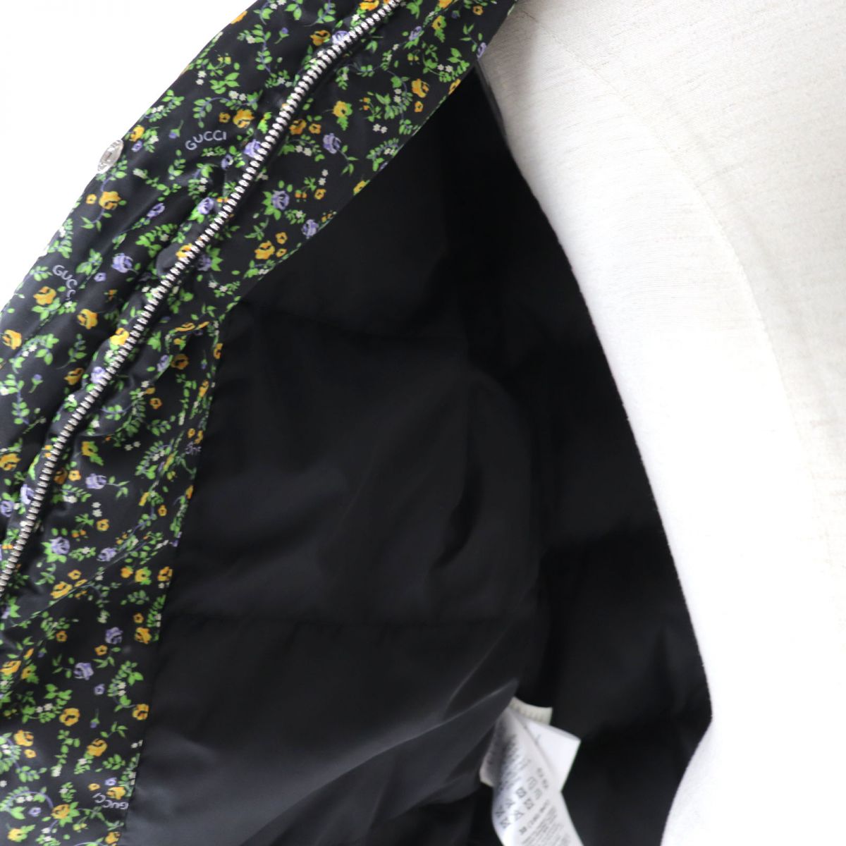 GUCCI Down jacket Outer: 100% nylon, Filling: 90% down, Filling: 10% feather, Part: 100% polyester multicolor Women 38 Used