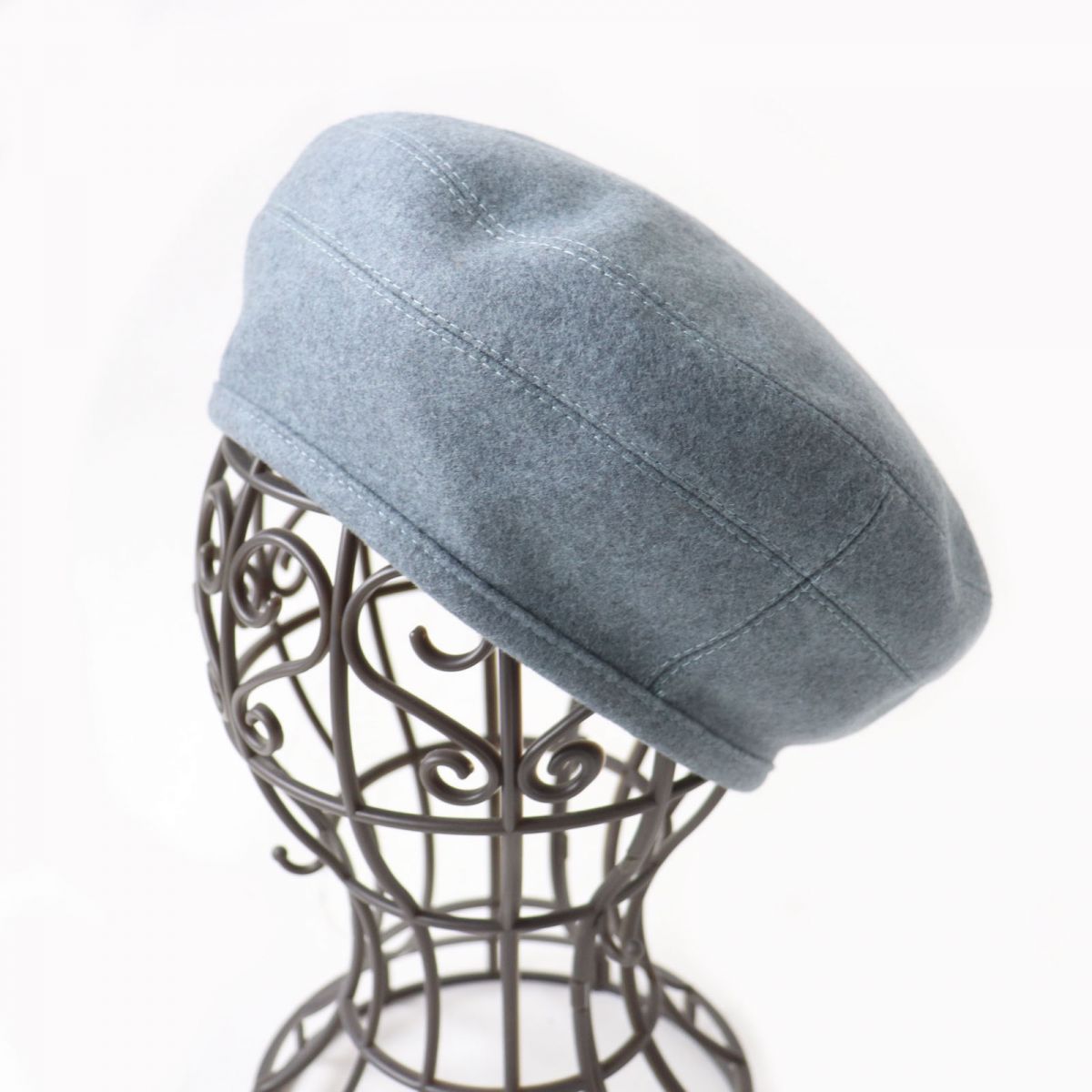 HERMES beret Outer: 100% cashmere, Lining: 65% rayon, Lining: 35% silk, Part: 100% polyester gray Women 58 Used