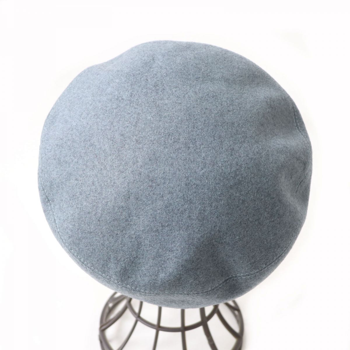HERMES beret Outer: 100% cashmere, Lining: 65% rayon, Lining: 35% silk, Part: 100% polyester gray Women 58 Used