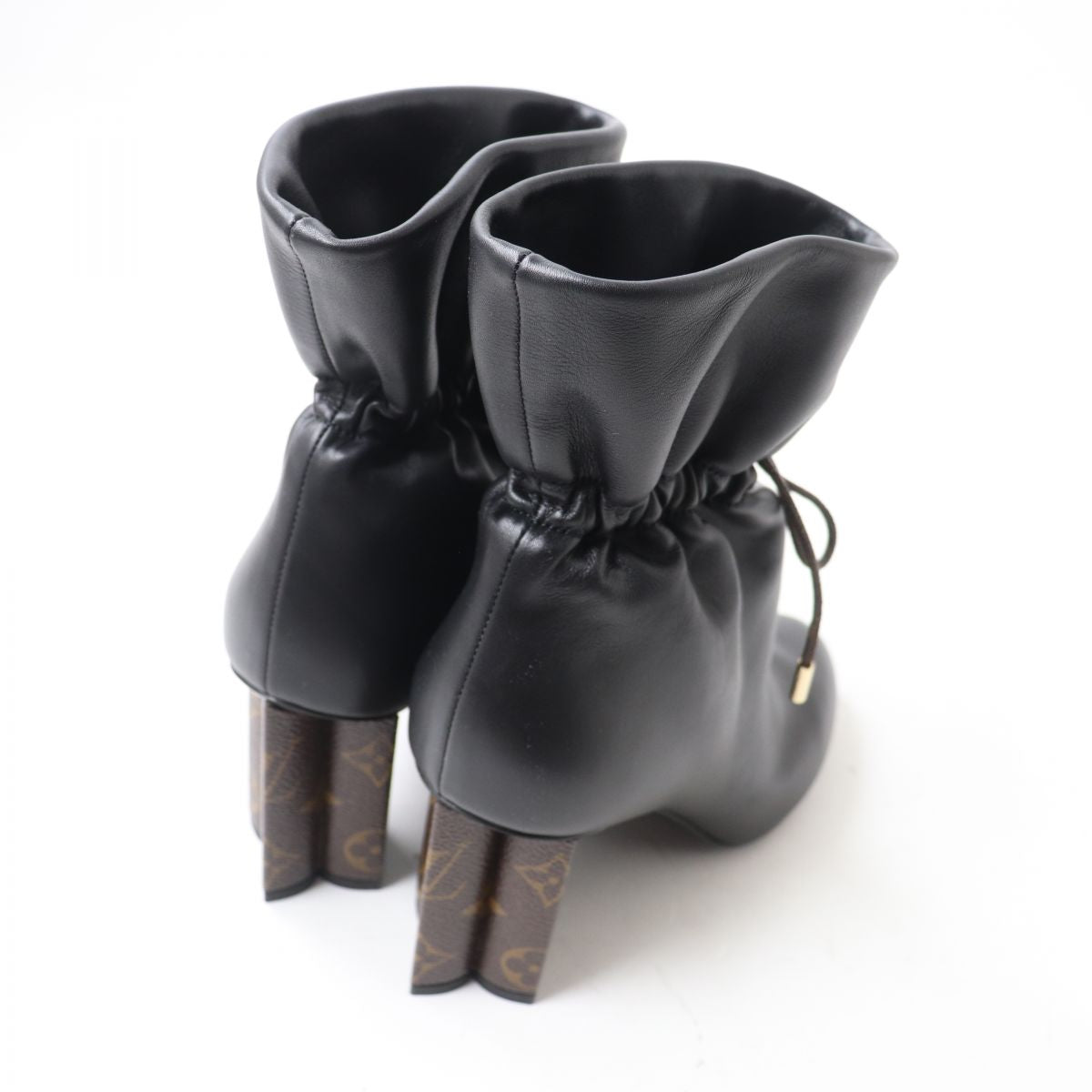 LOUIS VUITTON boots leather black 40