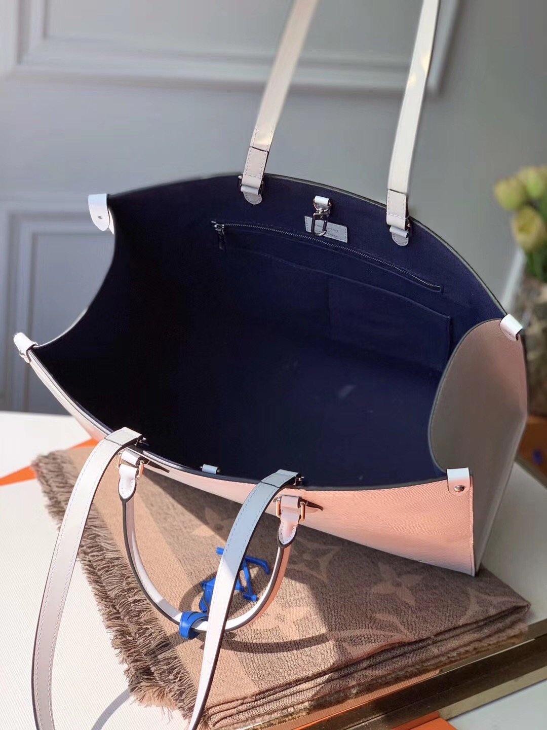 Louis Vuitton  MM Bag