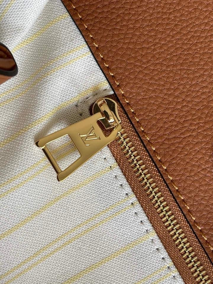 Louis Vuitton  MM Bag