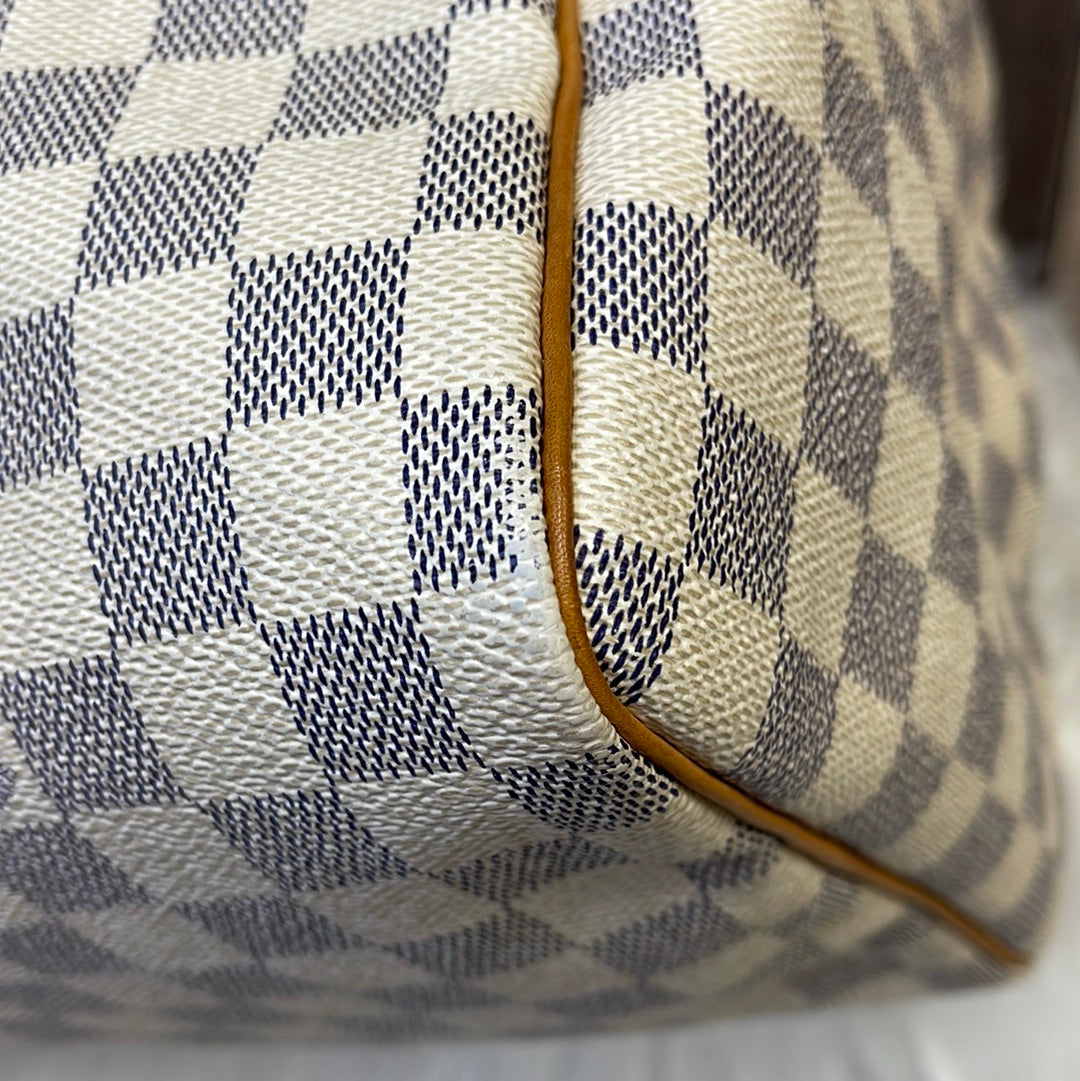 Handbag Luxury Designer By Louis Vuitton  Size: Medium