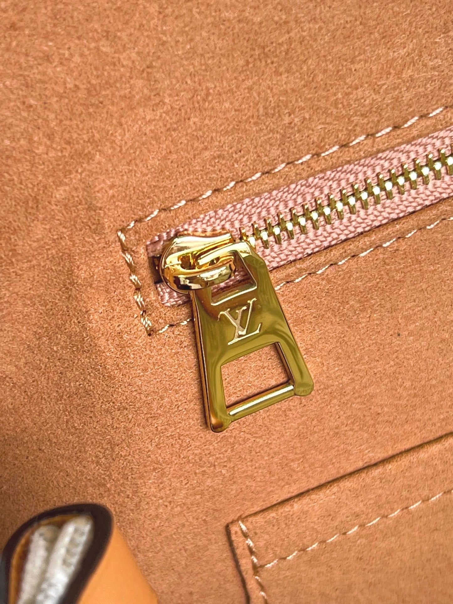 Louis Vuitton  MM Bag