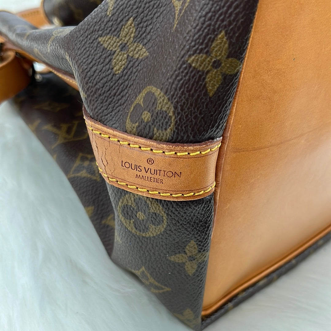 Handbag Luxury Designer By Louis Vuitton  Size: Medium