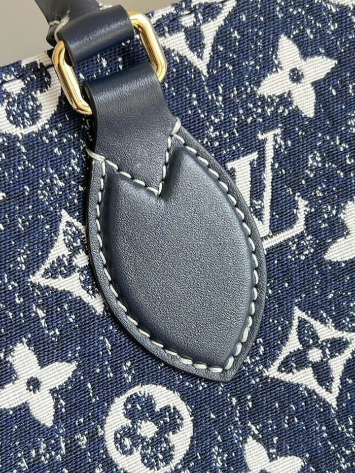 Louis Vuitton  MM Bag