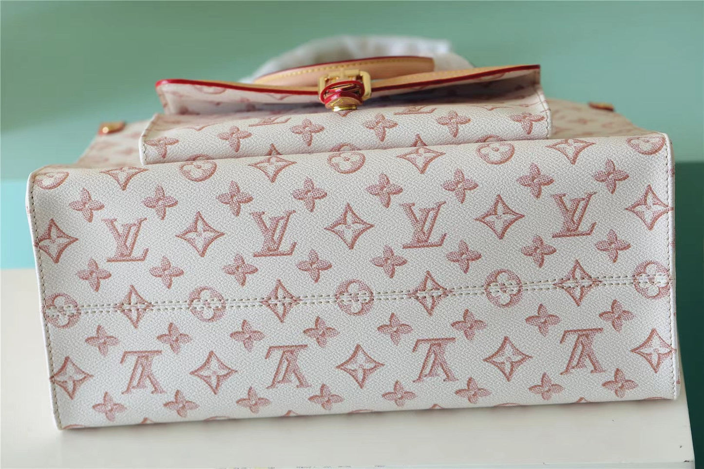 Louis Vuitton  MM Bag