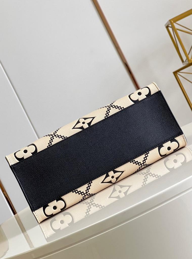 Louis Vuitton  MM Bag