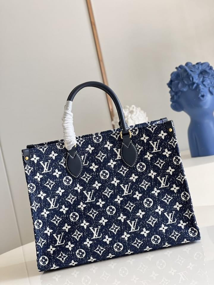 Louis Vuitton  MM Bag