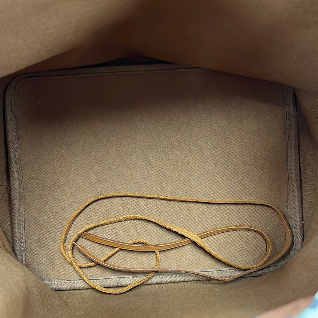 Handbag Luxury Designer By Louis Vuitton  Size: Medium