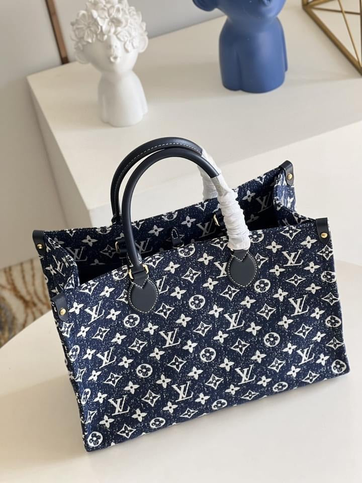 Louis Vuitton  MM Bag