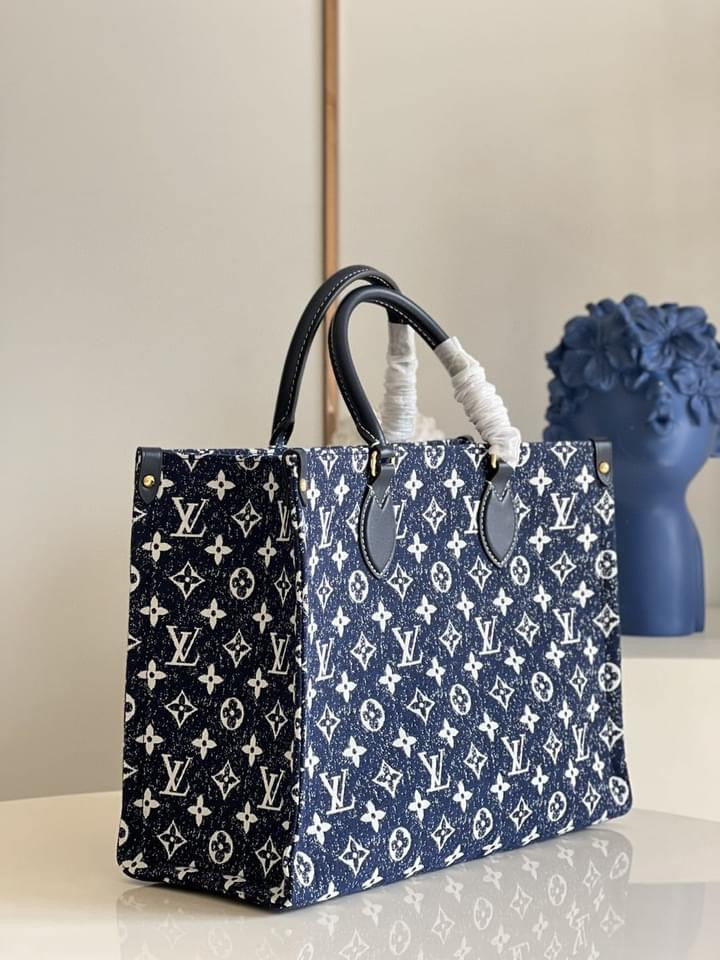 Louis Vuitton  MM Bag