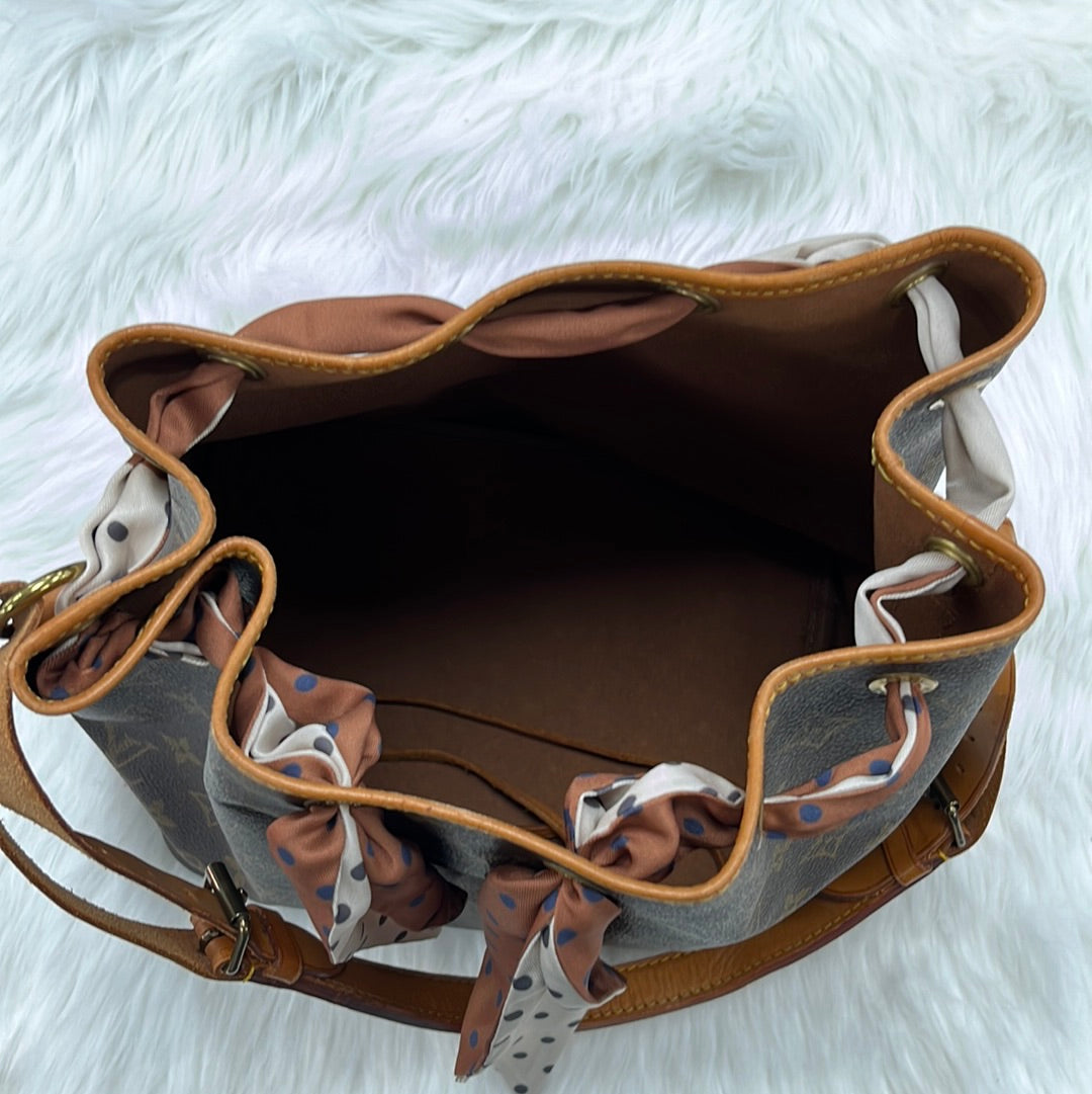 Handbag Luxury Designer By Louis Vuitton  Size: Medium