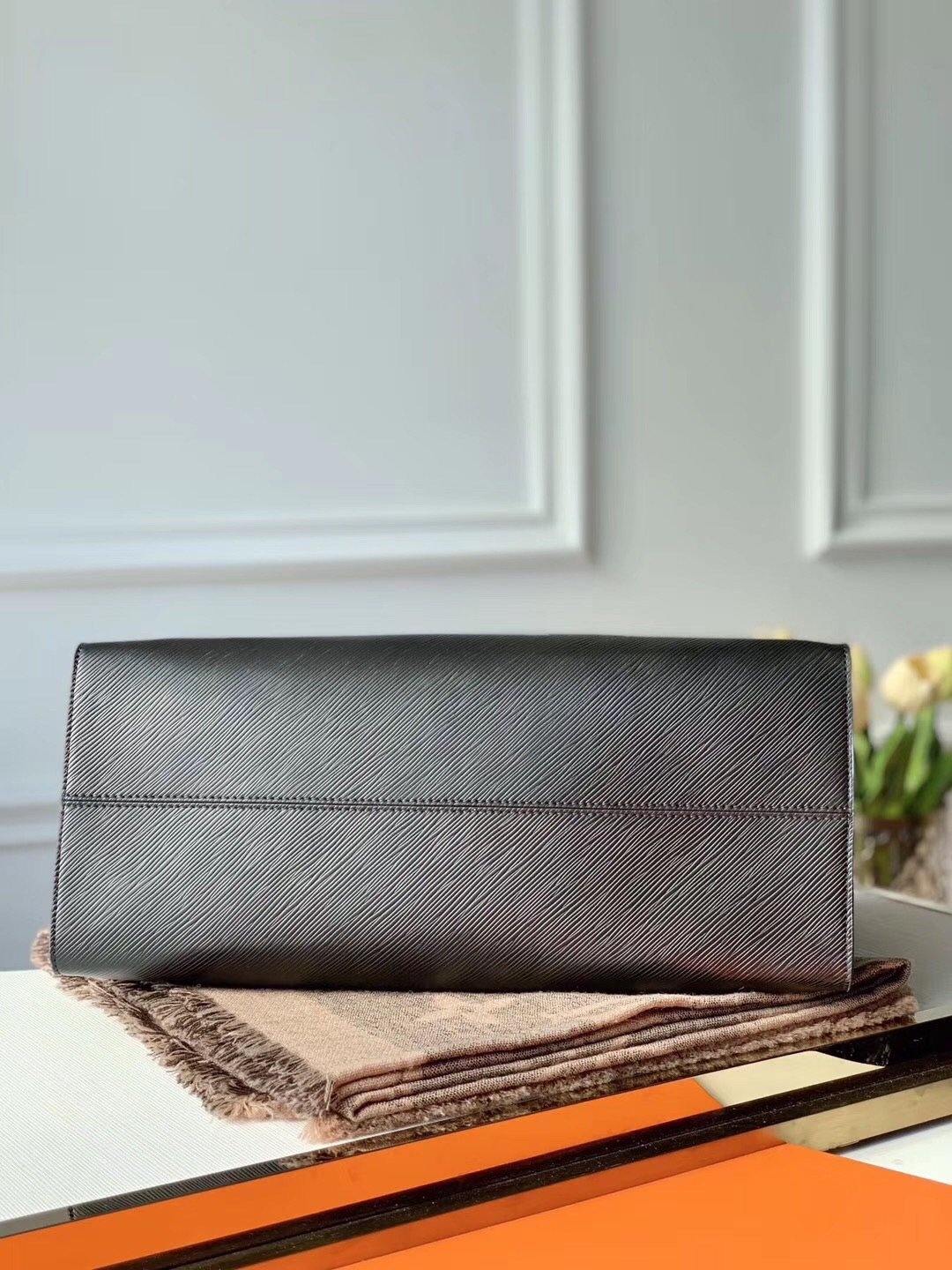 Louis Vuitton  MM Bag