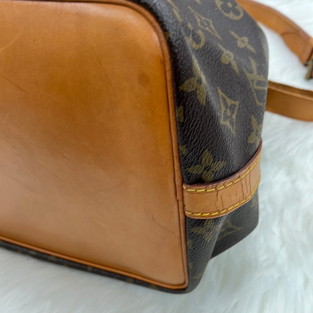 Handbag Luxury Designer By Louis Vuitton  Size: Medium