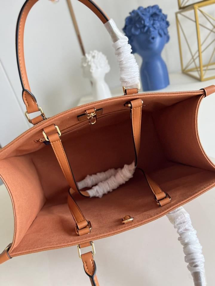 Louis Vuitton  MM Bag