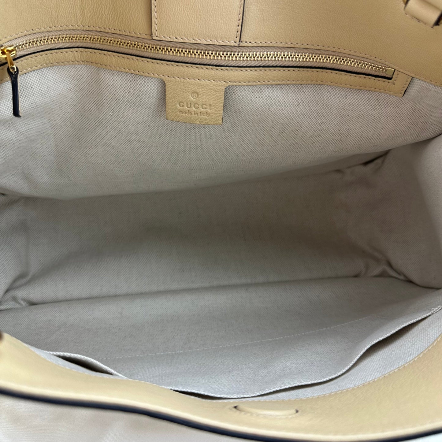 Gucci 1955 Horsebit Shoulder Bag in Beige