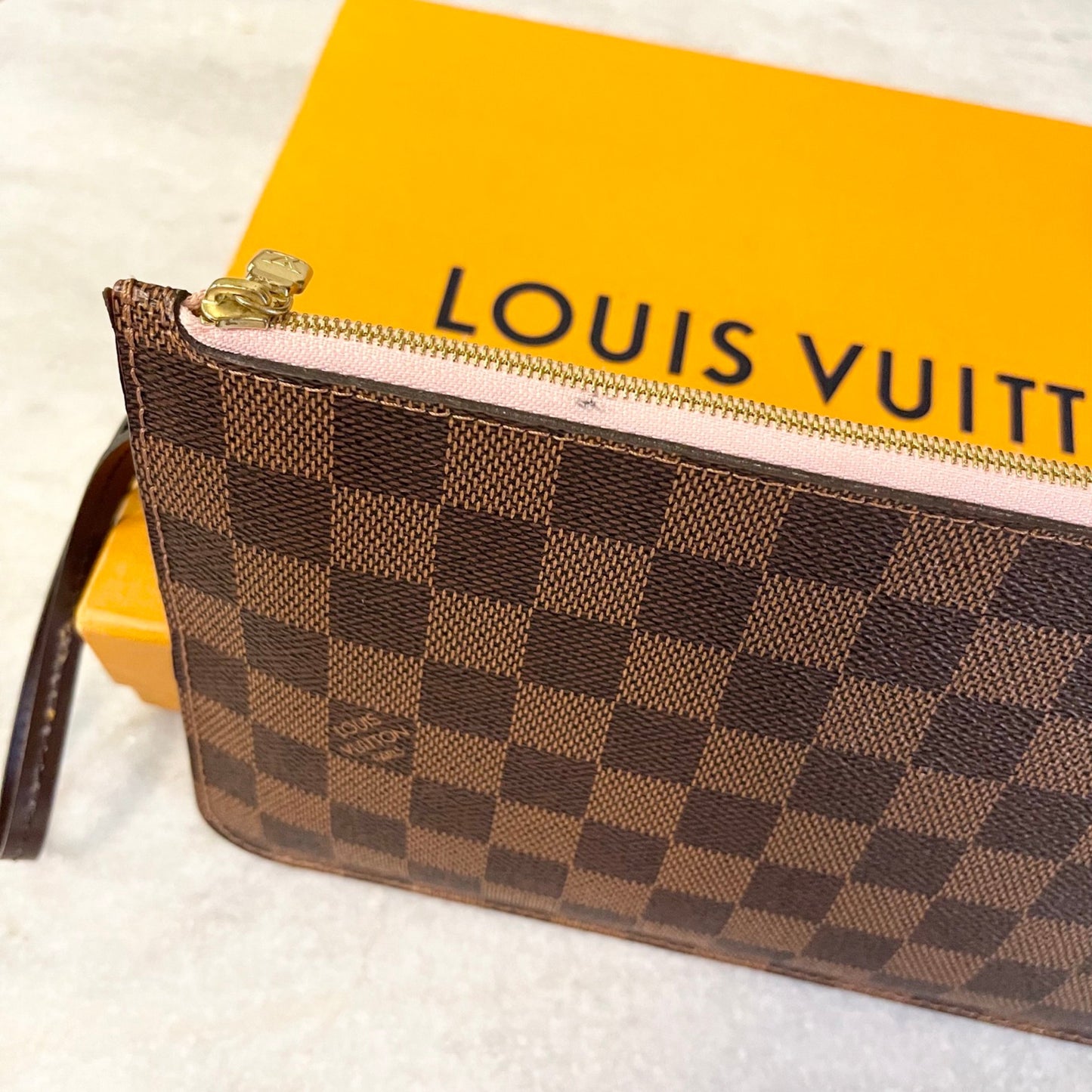 LOUIS VUITTON Damier Ebene Neverfull MM Pochette Wristlet Pouch In Rose Ballerine