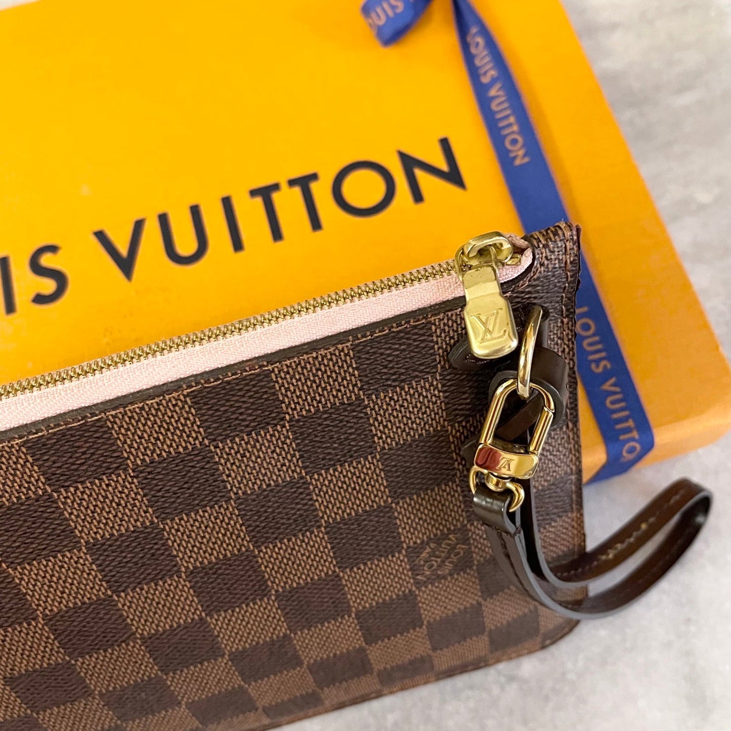 LOUIS VUITTON Damier Ebene Neverfull MM Pochette Wristlet Pouch In Rose Ballerine