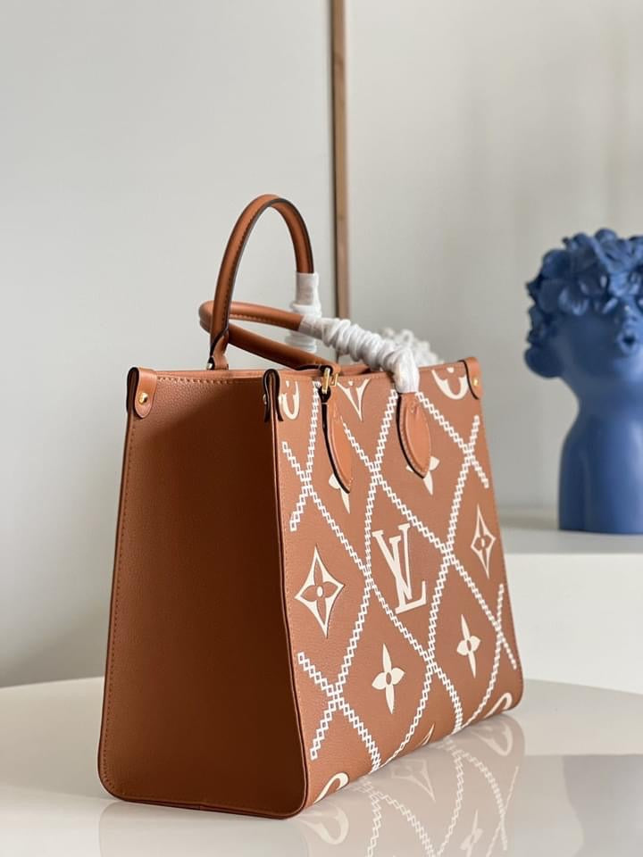 Louis Vuitton  MM Bag
