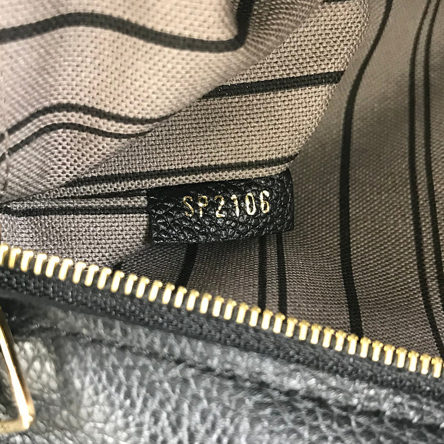 LOUIS VUITTON Handbag