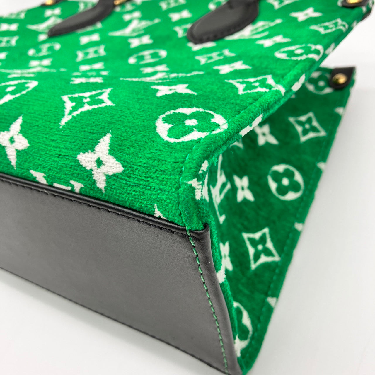 Louis Vuitton  ON THE GO PM RFID