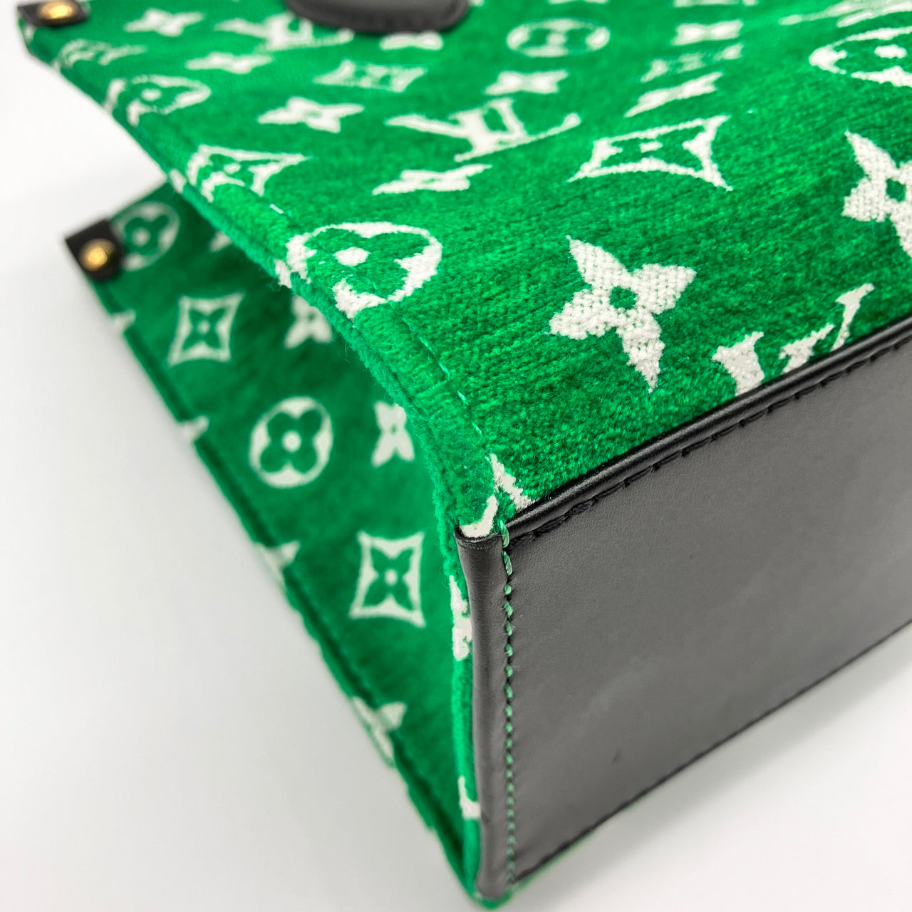 Louis Vuitton  ON THE GO PM RFID