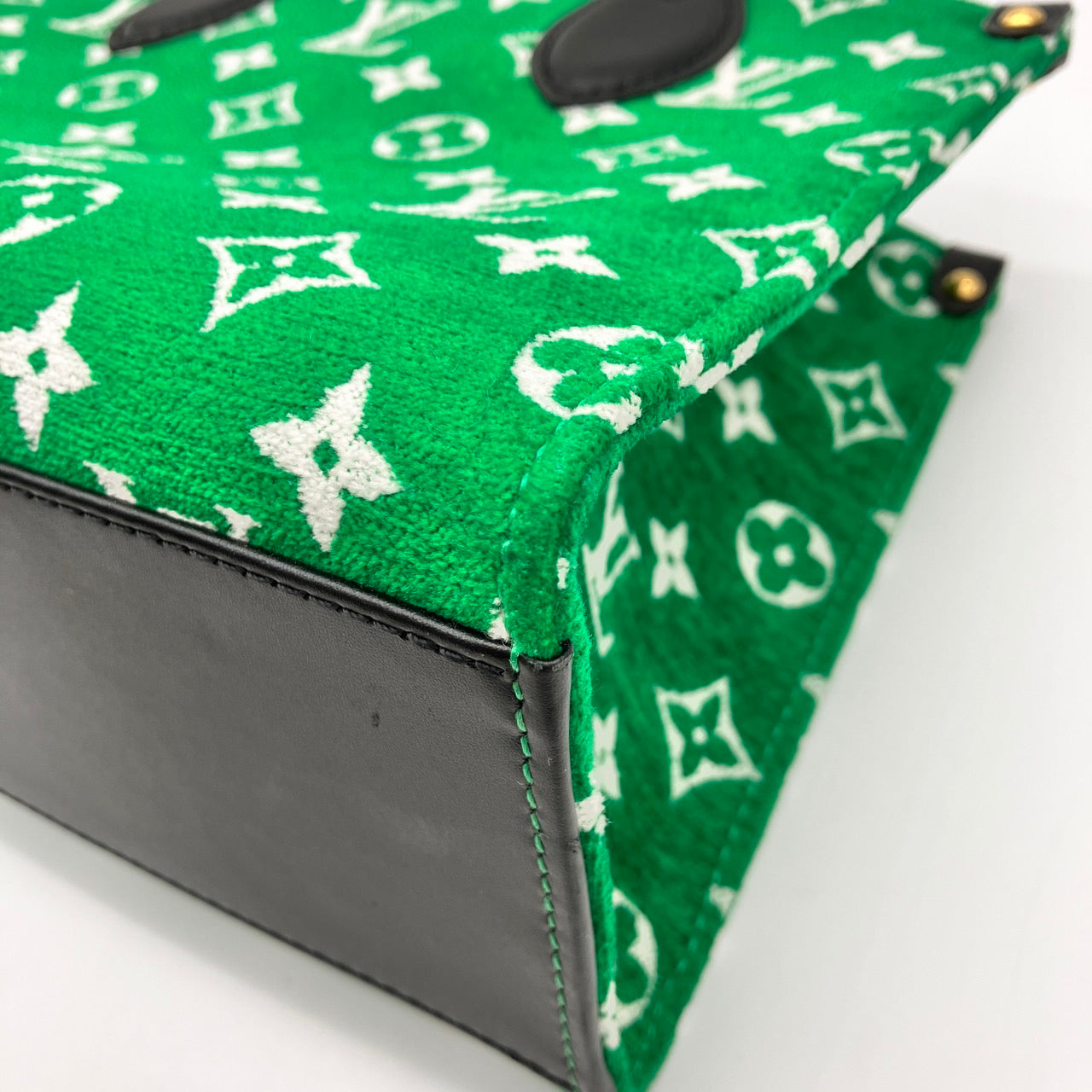 Louis Vuitton  ON THE GO PM RFID