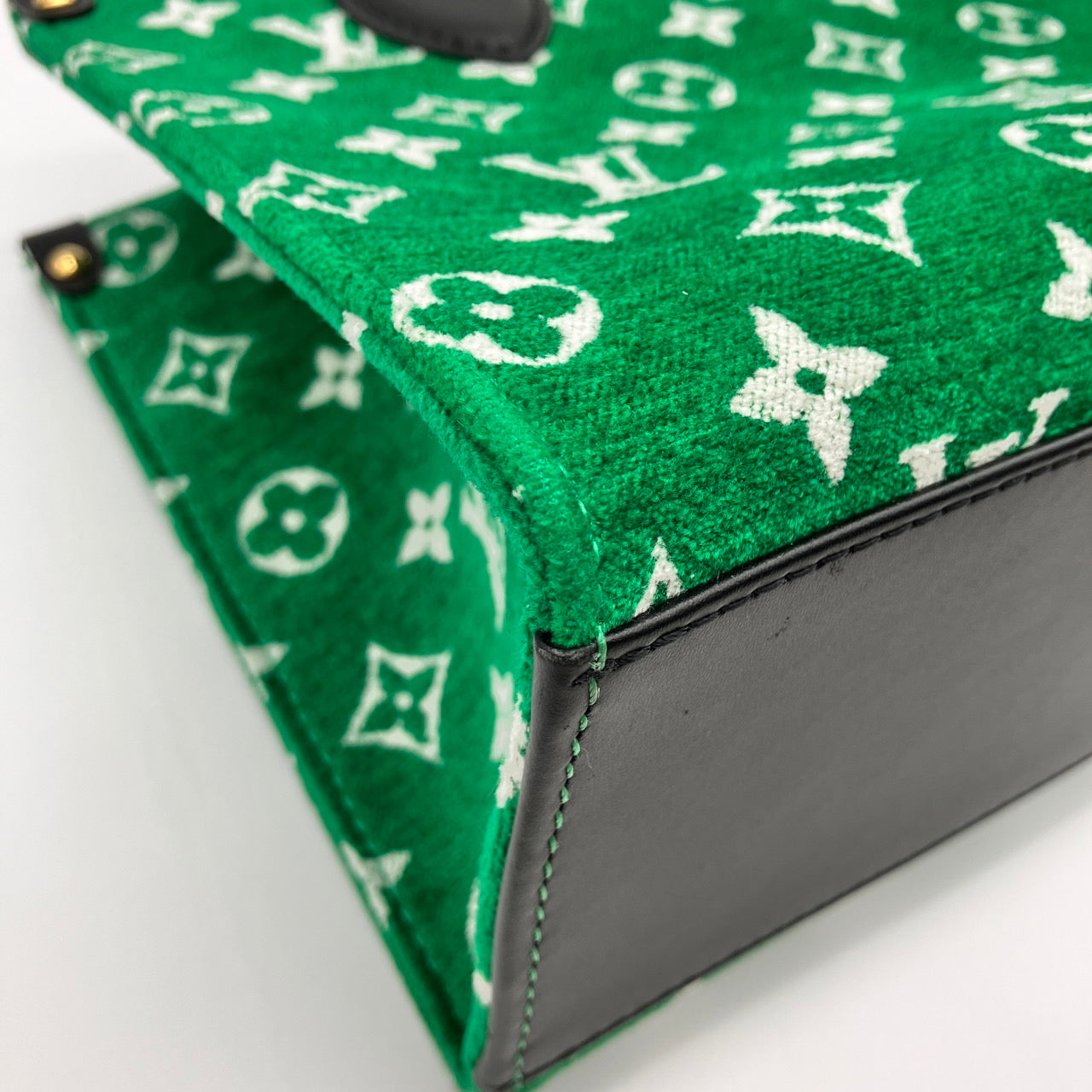 Louis Vuitton  ON THE GO PM RFID