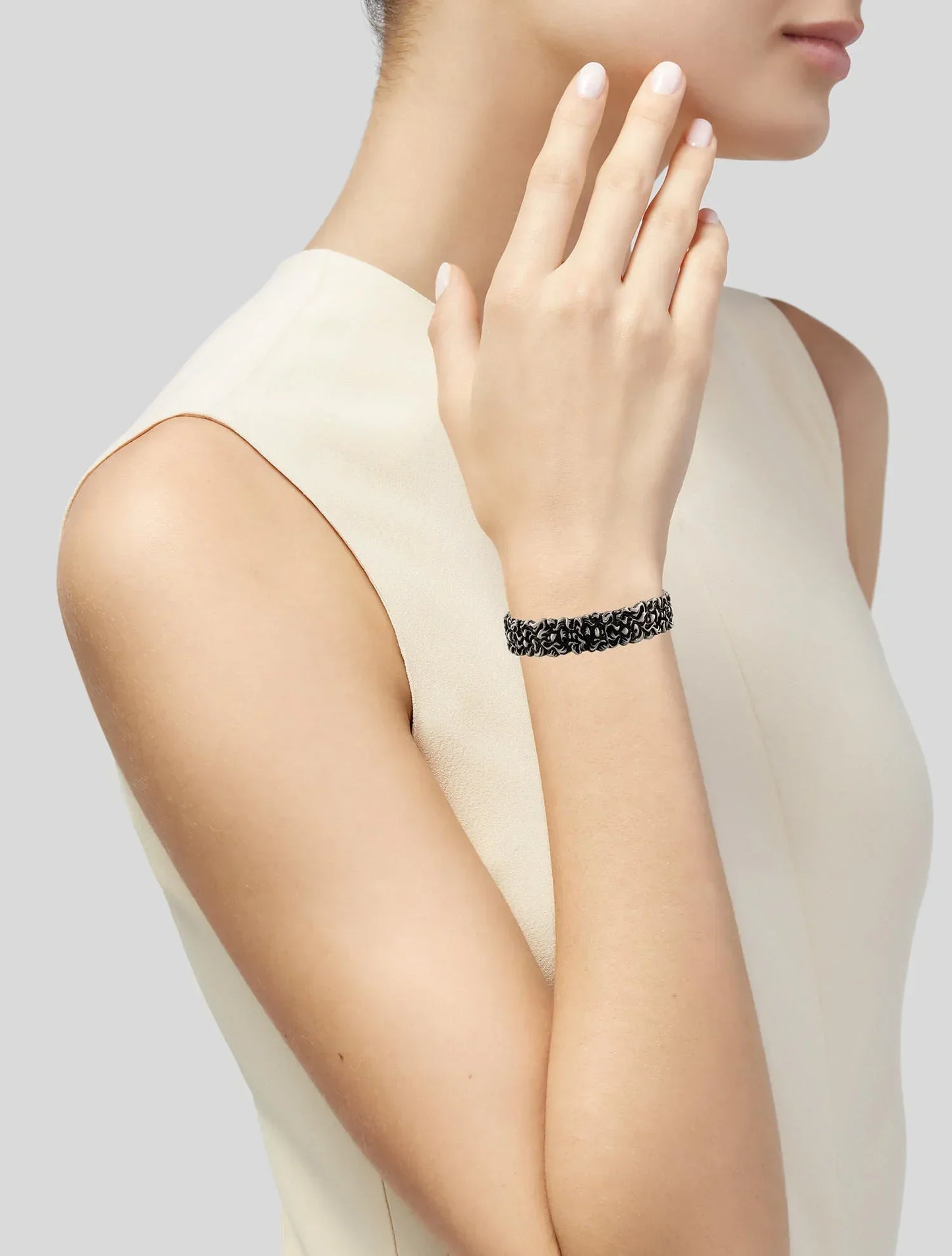 Gucci Lionhead Mane Cuff Bracelet in Silver