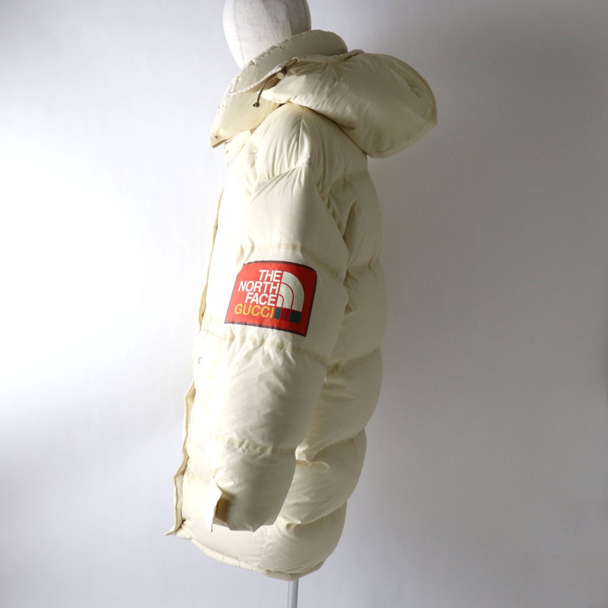 GUCCI Down jacket Outer: 88% nylon, Outer: 12% polyurethane, Lining: 100% nylon, Filling: 80% down, Filling: 20% feather, Part: 100% polyester Ivory Women S Used