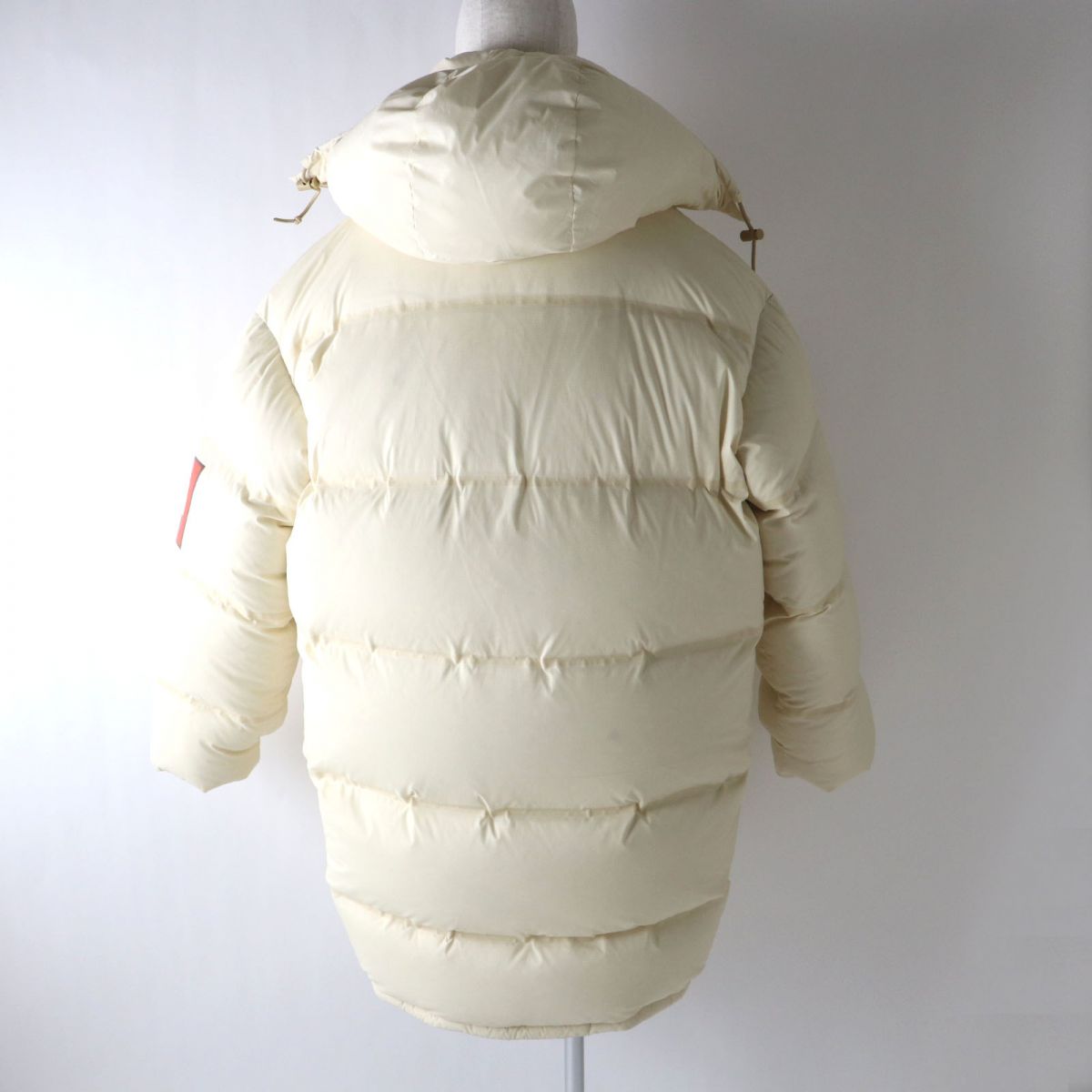 GUCCI Down jacket Outer: 88% nylon, Outer: 12% polyurethane, Lining: 100% nylon, Filling: 80% down, Filling: 20% feather, Part: 100% polyester Ivory Women S Used