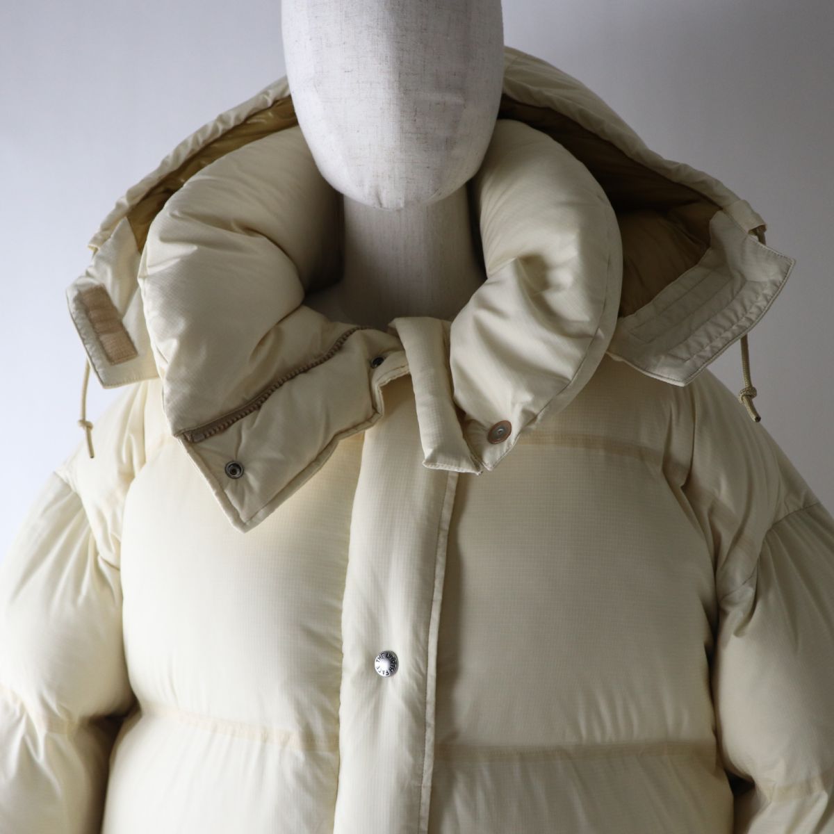GUCCI Down jacket Outer: 88% nylon, Outer: 12% polyurethane, Lining: 100% nylon, Filling: 80% down, Filling: 20% feather, Part: 100% polyester Ivory Women S Used