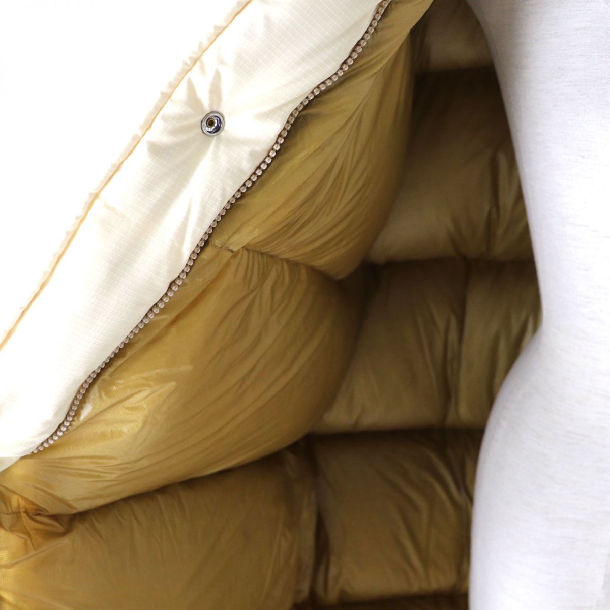 GUCCI Down jacket Outer: 88% nylon, Outer: 12% polyurethane, Lining: 100% nylon, Filling: 80% down, Filling: 20% feather, Part: 100% polyester Ivory Women S Used