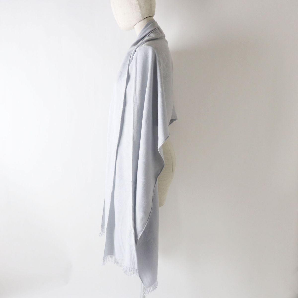 HERMES Stall Main: 85% cashmere, Main: 15% silk Light gray Women Used
