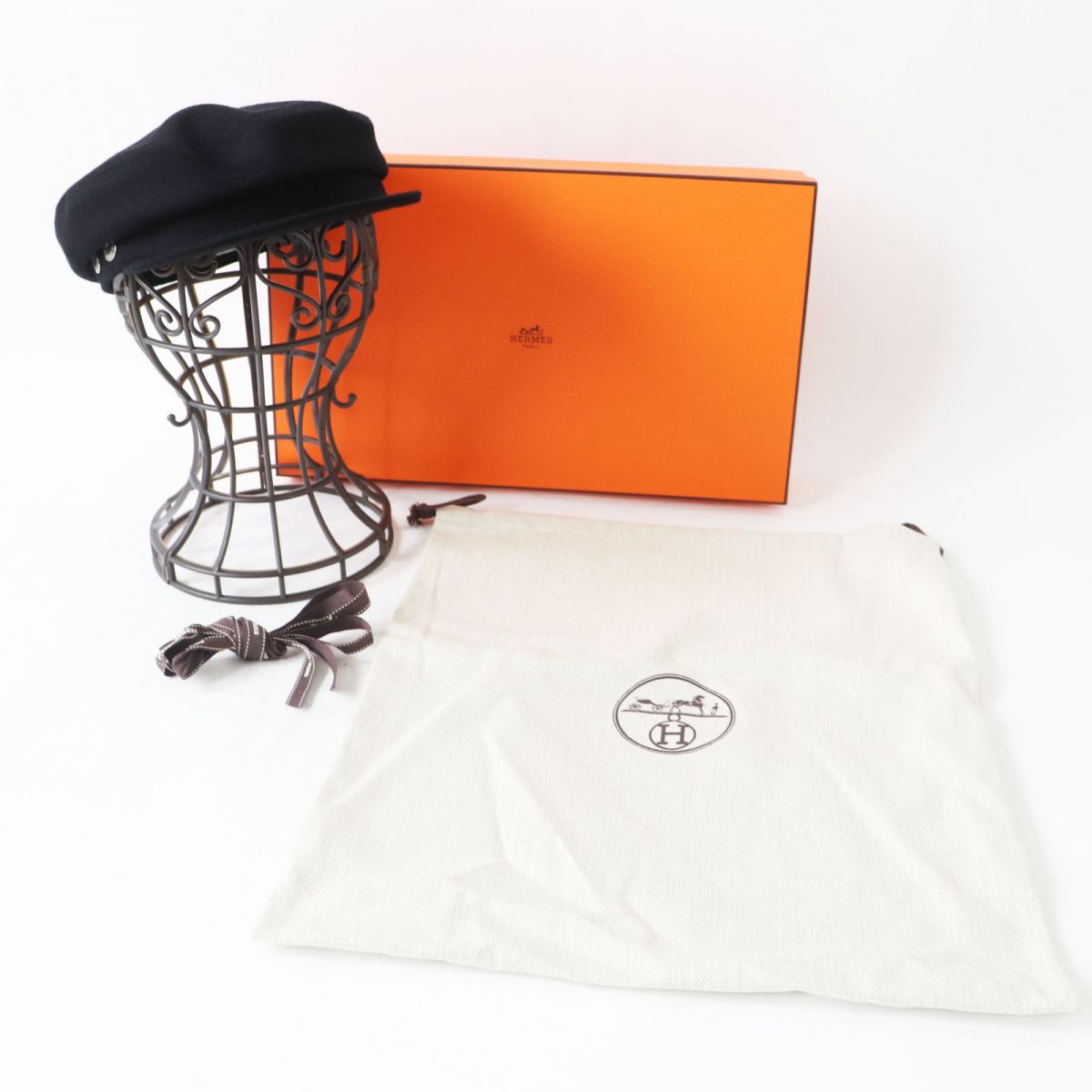 HERMES Casquette Outer: 100% cashmere, Lining: 65% rayon, Lining: 35% silk, Part: 56% cotton, Part: 44% rayon, Inner decoration: 100% polyester Black x Silver Metal Women 57 Used