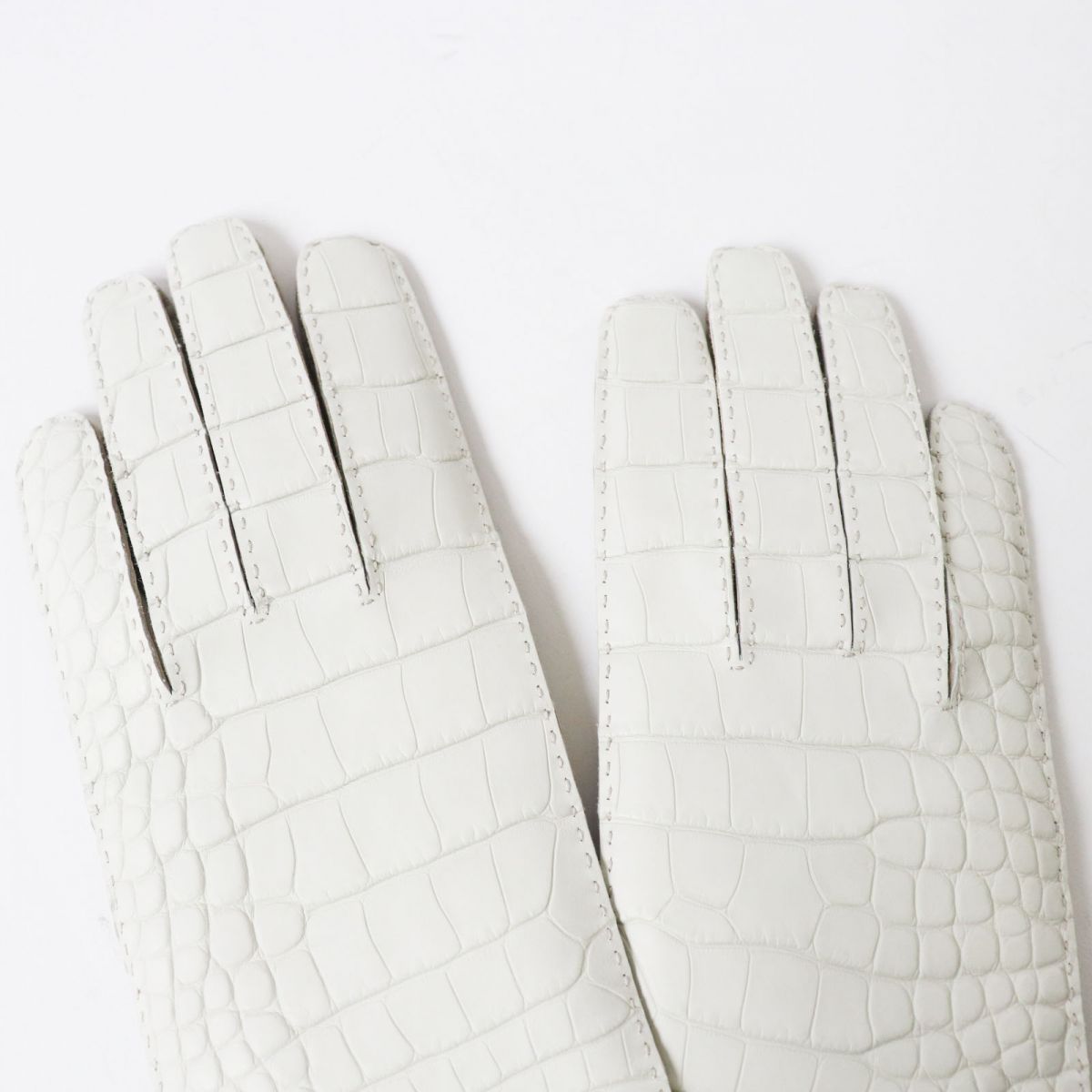 HERMES gloves Image reference Light gray x Silver Metal